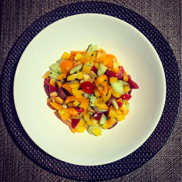 Salade de                       crudités variées